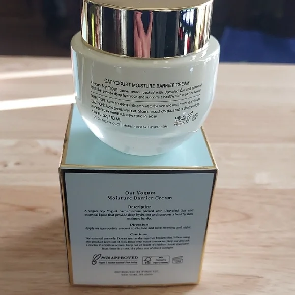 Cream Moisturizer with Oat Yogurt for Skincare - Picture 3 of 5